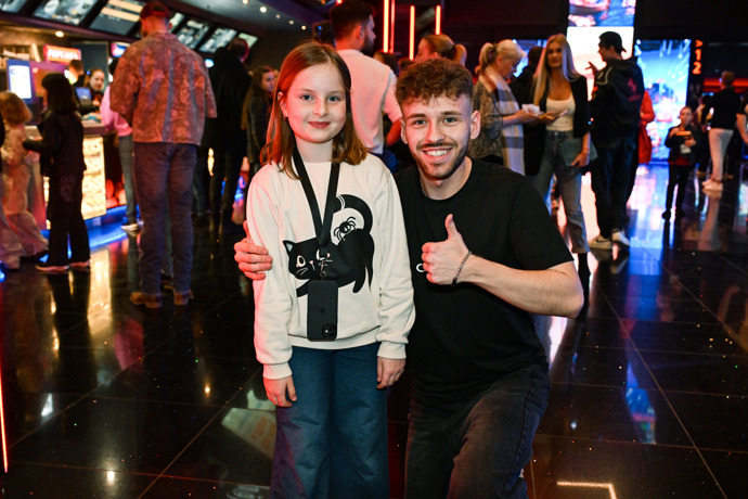 Youtuber Hejlovec s fanynkou Emou.