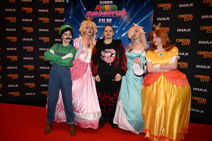 Mesarošová se synem, pyšná maminka Lutovská či rodinka Muzikářové. Celebrity se pochlubily dětmi 