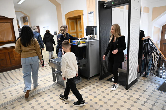 K soudu dorazil malý synovec jako svědek.