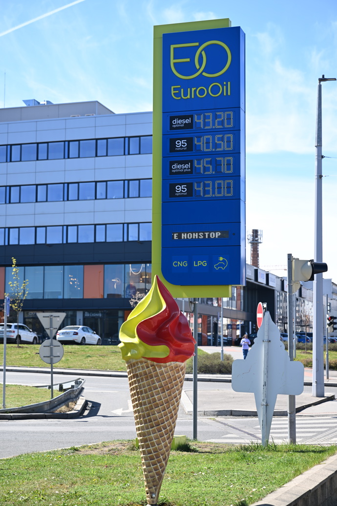 Ceny pohonných hmot se mění každý den.