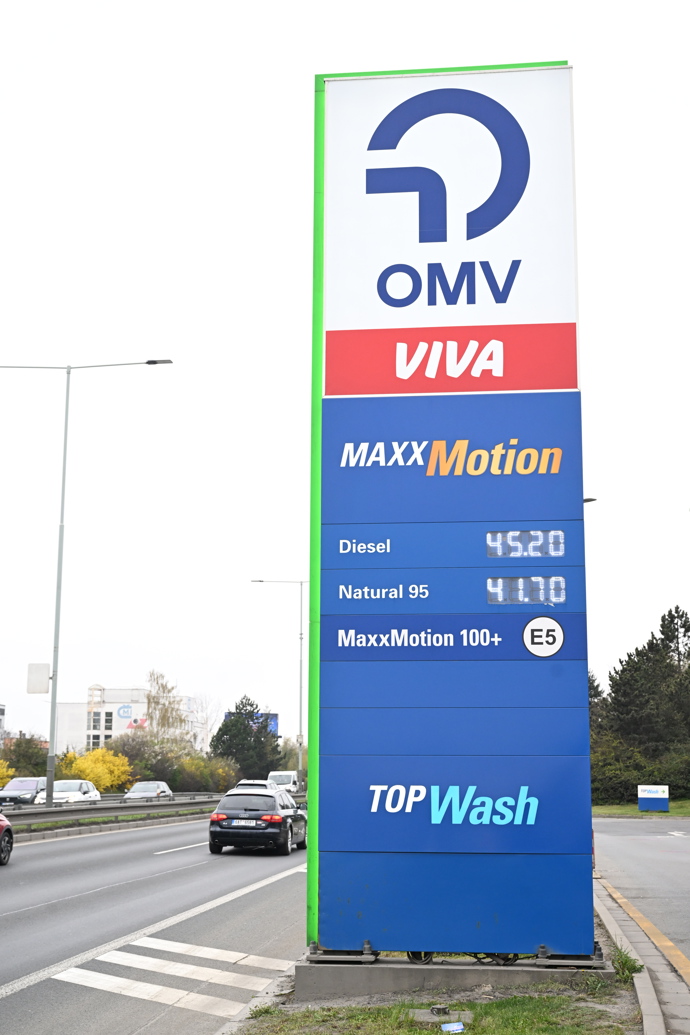 Na stanici OMV je cena dieselu 45.20 Kč.