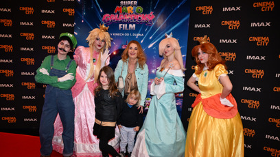 FOTO: Markéta Muzikářová si dorazila film Super Mario užít s dětmi.
