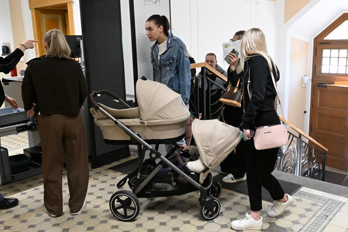 U soudu bylo hodně dětí. 