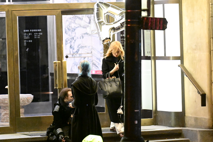 Aňa odcházela s velkým nafukovacím A. 