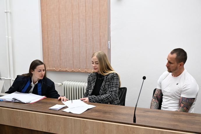 Pár má za to, že je nevinný. 