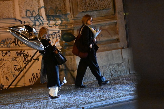 Aňa odcházela s velkým nafukovacím A. 