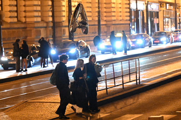 Aňa odcházela s velkým nafukovacím A. 