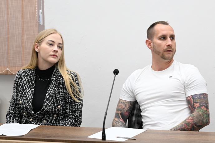 Někdejší pár Mercedes Treyová a Vladislav Trejbal čelí obvinění za zabití jezevčíka. 