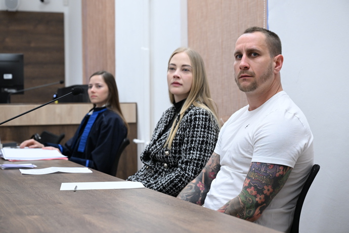 Soudní proces probíhal prostřednictvím videí.