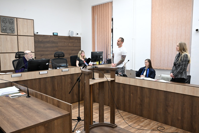 Mercedes Treyová a Vladislav Trejbal u soudu. 