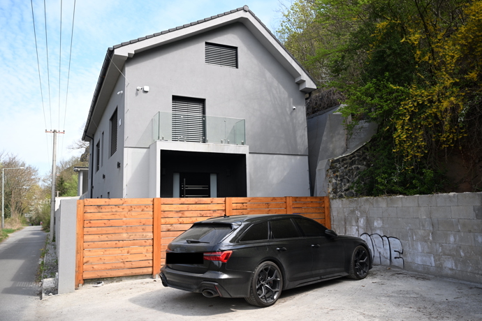 Jakub V. měl návštěvu exekutorů.