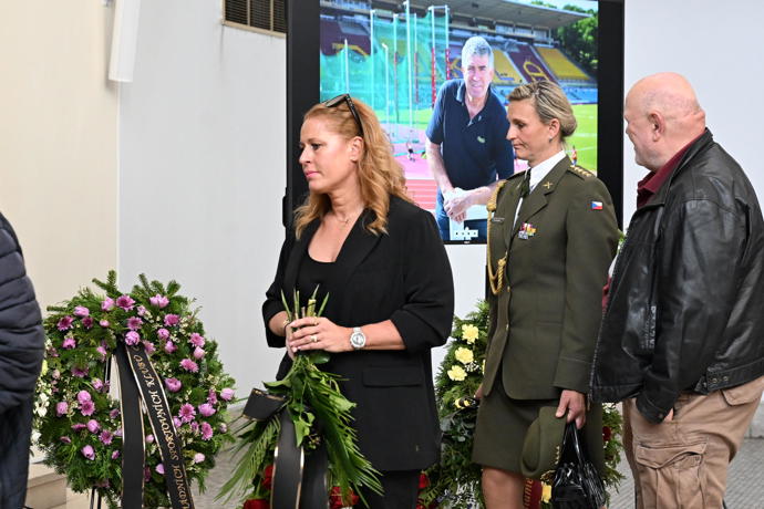 Poslední rozloučení s diskařem Imrichem Bugárem.