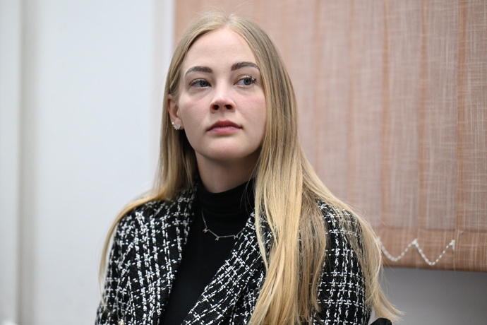 Mercedes Treyová u soudu. 