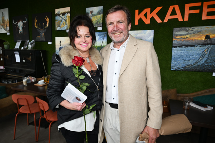 Na křtu knihy Moniky Pelleové se potkala se starými známými. 