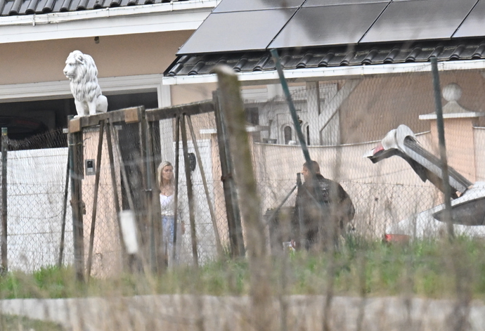 Lela Ceterová je zpět ve Vémolandu.