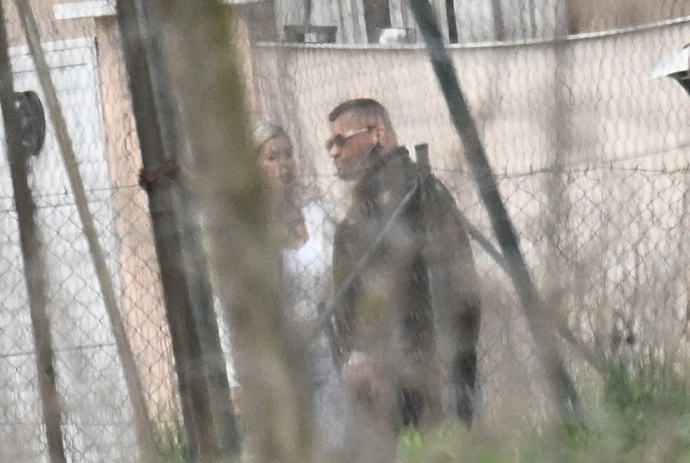 Karlos Vémola nesundal sluneční brýle.