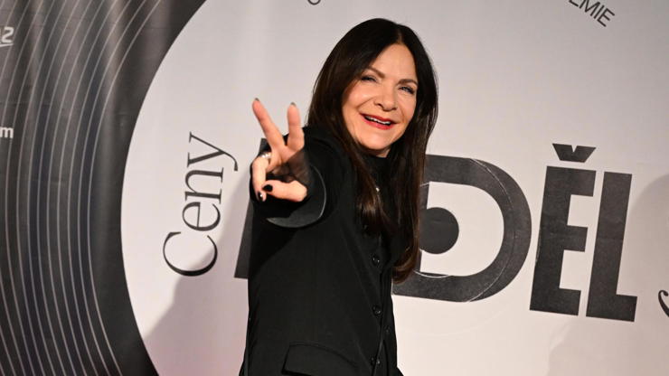 Zpěvačka Anna K. na cenách Anděl.