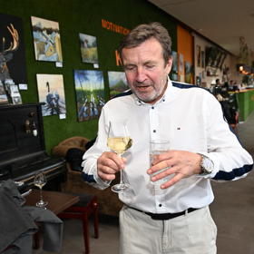 Legendární dabér přiznal, že ho láska v životě několikrát dostala až na samotné dno.