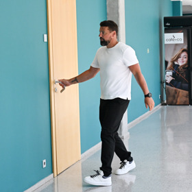 Milan Baroš dorazil k soudu v drahém ohozu, ale s náladou pod psa.