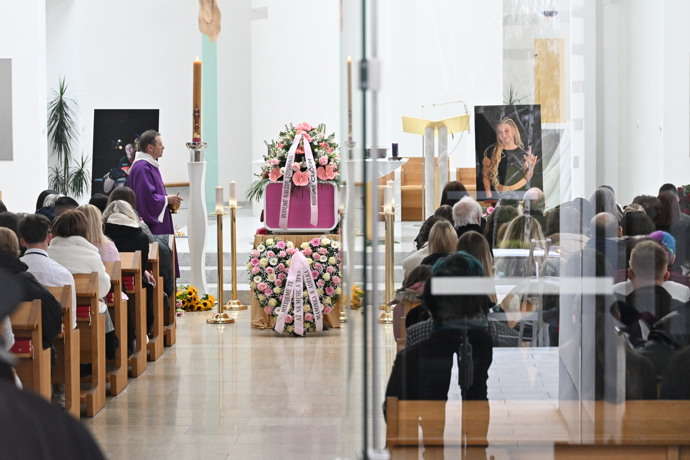 Pohřeb Dominiky Elischerové.