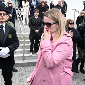 Maminka Petra se naposledy rozloučila s dcerou Mínou. 