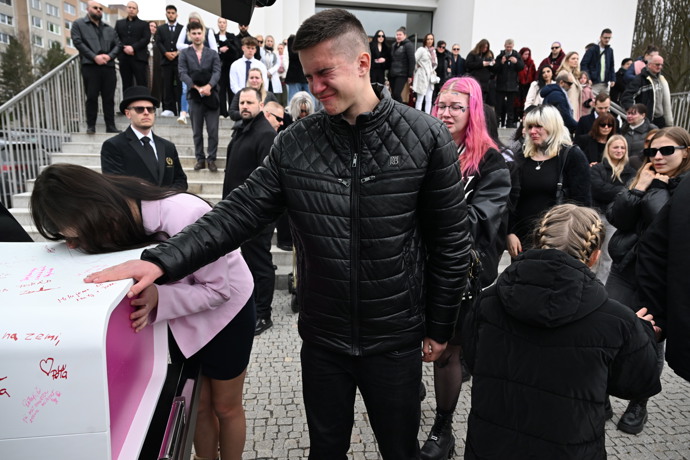 Poslední rozloučení s influencerkou Dominikou Elischerovou alias Mínou.