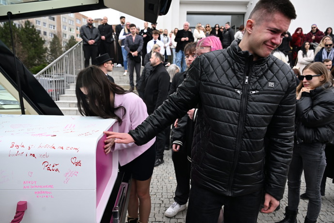 Poslední rozloučení s influencerkou Dominikou Elischerovou alias Mínou.