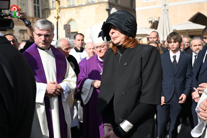 Radka Potměšilová na pohřbu. 