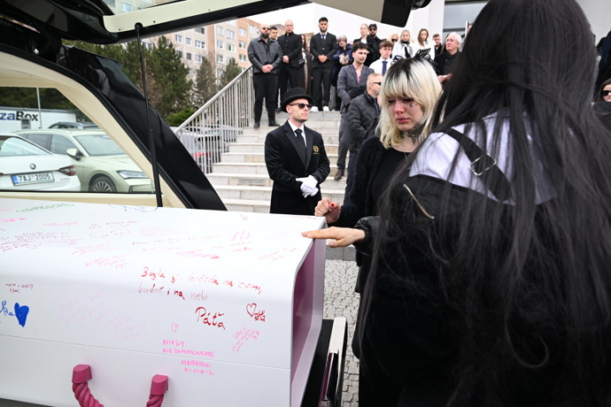 Poslední rozloučení s influencerkou Dominikou Elischerovou alias Mínou.