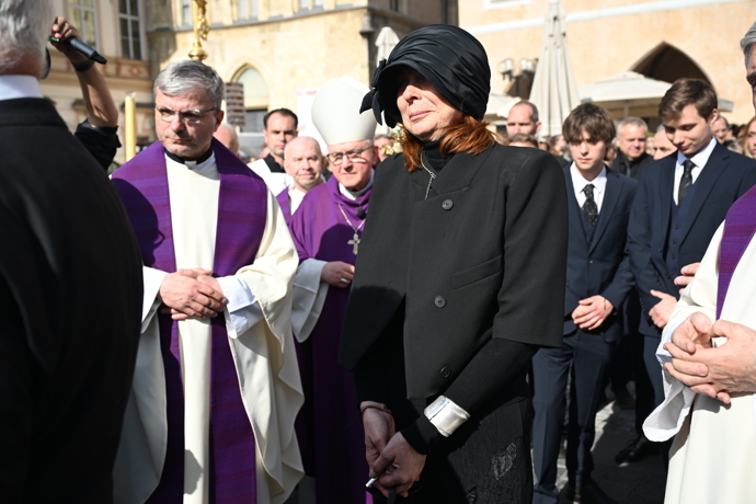 Radka Potměšilová na pohřbu svého muže. 
