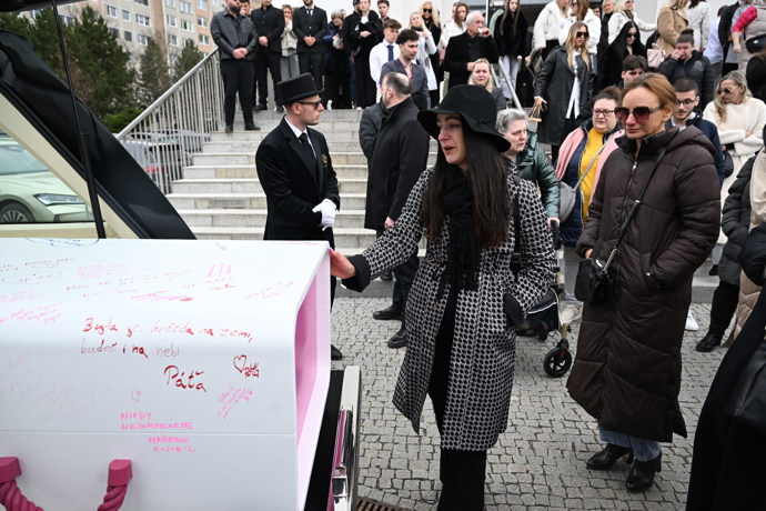 Poslední rozloučení s influencerkou Dominikou Elischerovou alias Mínou.