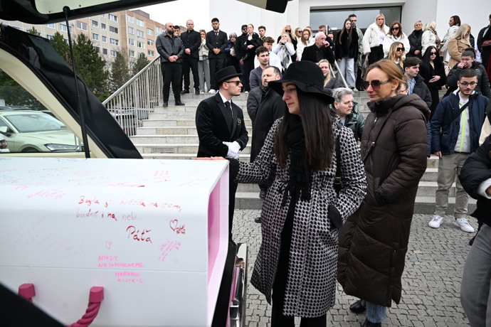 Poslední rozloučení s influencerkou Dominikou Elischerovou alias Mínou.