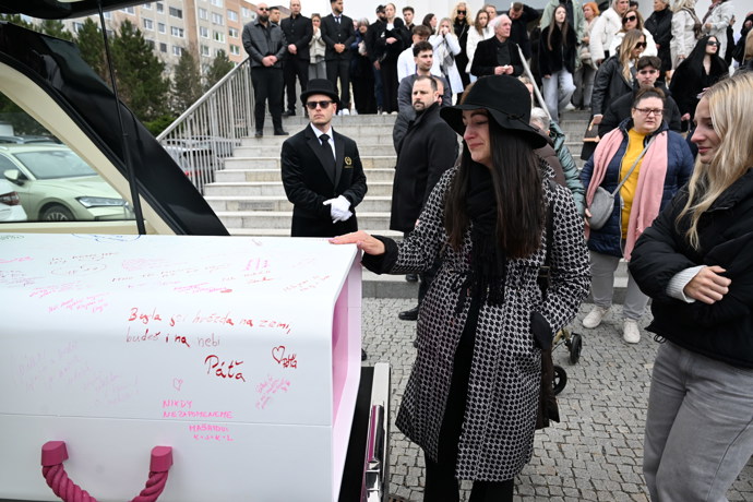 Poslední rozloučení s influencerkou Dominikou Elischerovou alias Mínou.