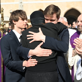 Radka Potměšilová se objímala se syny. 