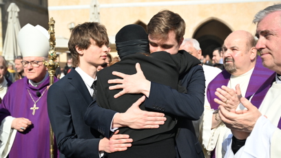 FOTO: Radka Potměšilová se objímala se syny.