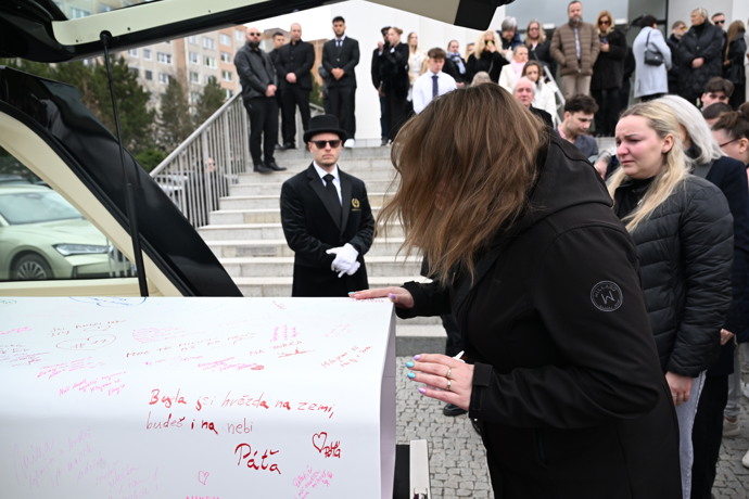 Poslední rozloučení s influencerkou Dominikou Elischerovou alias Mínou.