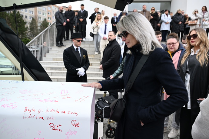 Poslední rozloučení s influencerkou Dominikou Elischerovou alias Mínou.