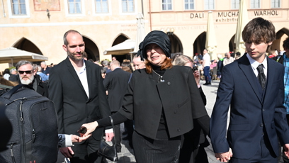 FOTO: Radka Potměšilová na pohřbu svého manžela.