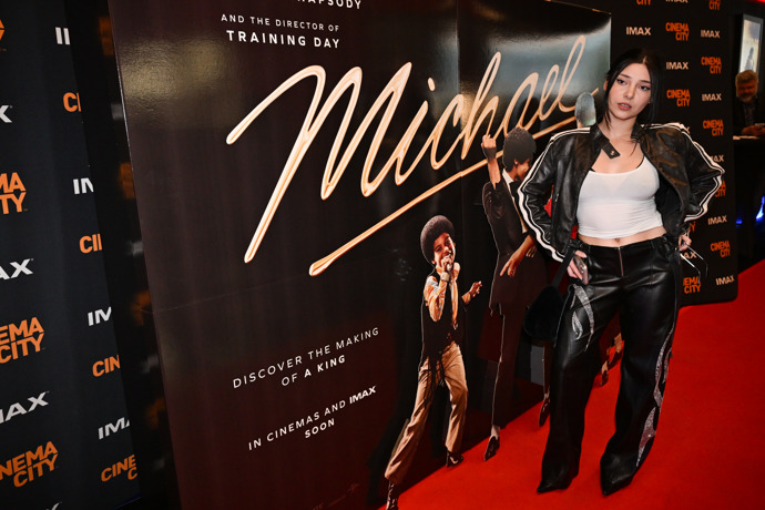 Premiéru filmu Michael si nenechala ujít ani Pam Rabbit.