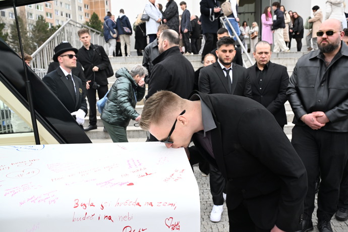 Hosté se naposledy loučili s Mínou. 