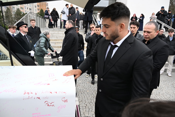 Samir Margina u rakve.