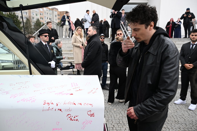 Hosté se naposledy loučili s Mínou.