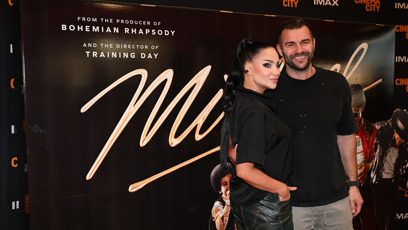 FOTO: Andrea Pomeje dorazila na premiéru po boku partnera.