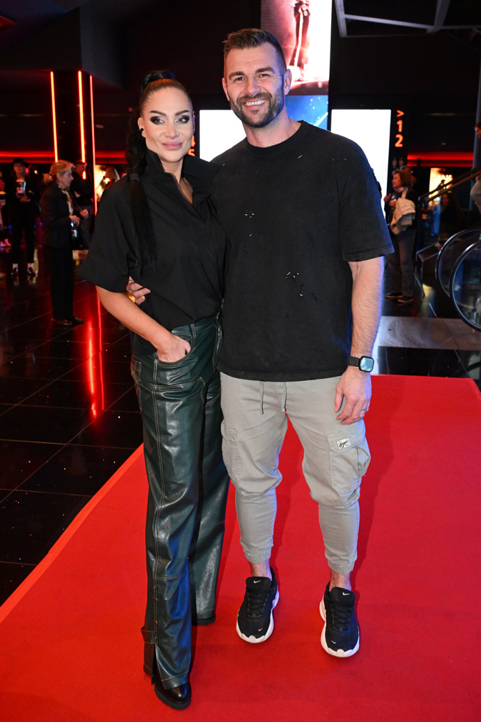 Andrea Pomeje po boku svého partnera. 