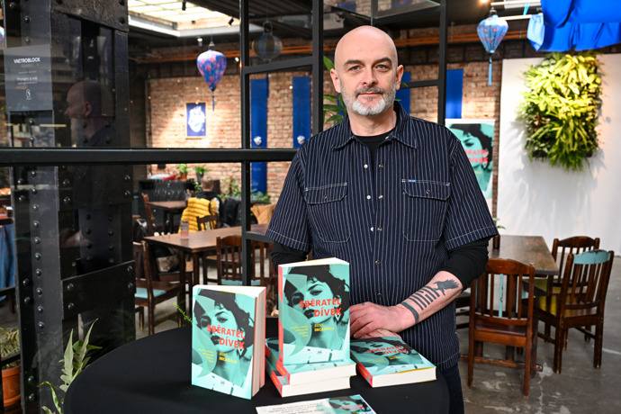 Spisovatel René Decastelo.