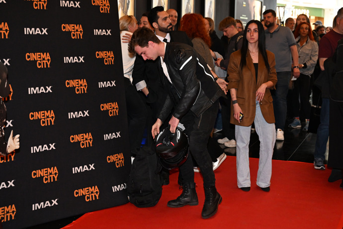 Oskar Hes dorazil na premiéru filmu Michael.