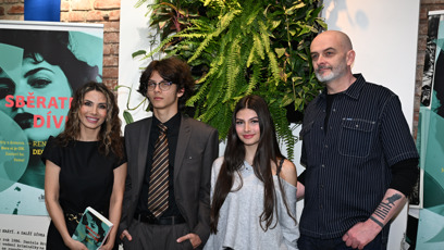 FOTO: Eva Decastelo s dětmi dorazila podpořit svého ex manžela Reného Decastela.