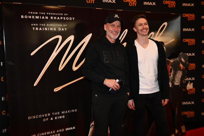 Jan Musil dorazil po boku svého manžela.