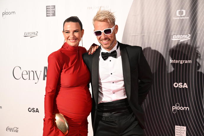 Jakub Bína s krásnou manželkou.