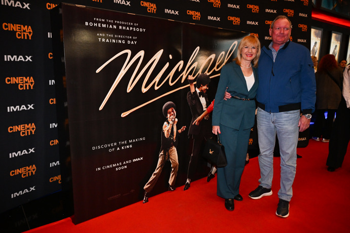 Moderátorka Štěpánka Duchková s manželem. 